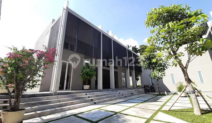 Building and Office in Tubagus Ismail, Dago Bandung Good Building
