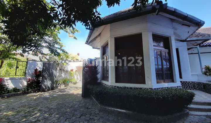 Rumah Main Road Bukan Heritage di Wastukencana Bandung