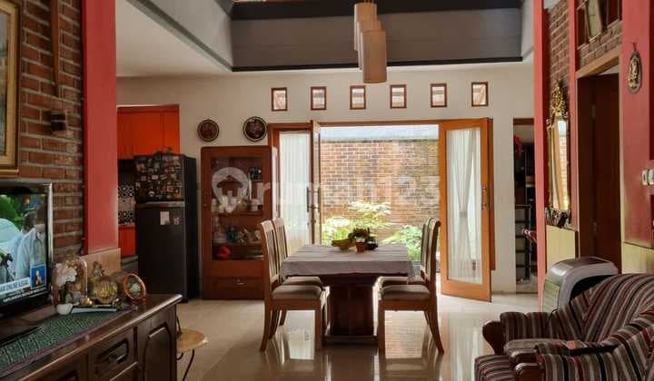 Rumah Unik Mewah di Antapani Bandung Posisi Hoek Dekat ke Griya