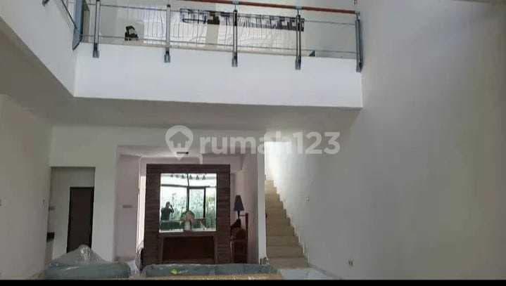 Ada Rumah Mewah Bonus Furniture di Batununggal Bandung
