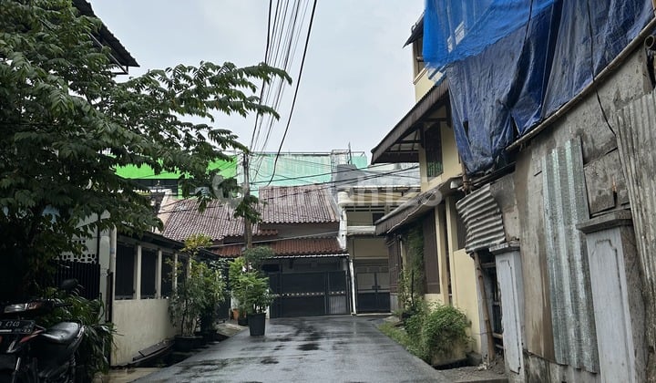 Rumah Kost 3 Lantai di Jl. Menteng Grogol Dekat Area Perkantoran