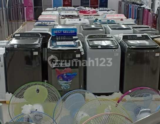 Ruko Jaya Elektronik Strategis di Papua Lahan Parkir Luas