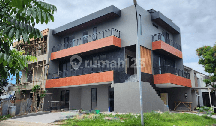 Rumah 3 Lantai di Cluster Alam Sutera