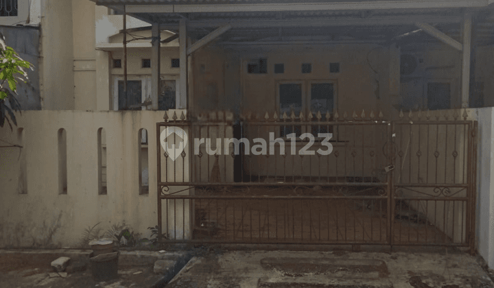 A 1-story house in Sector 6-Gading Serpong, Tangerang.