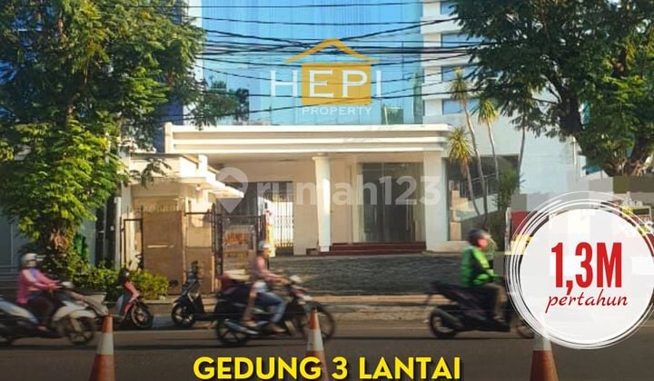 For rent: commercial building in Pandanaran, Semarang.