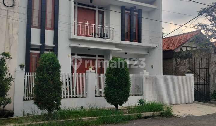 Nice 2-Story Minimalist House on a Wide Street in Turangga