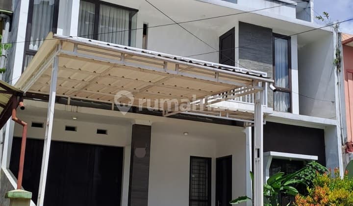 Rumah 2 Lantai Bagus di Istana Kawaluyaan Soekarno Hatta Buah Batu