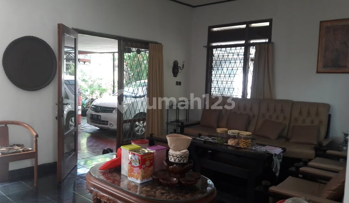 Rumah Posisi Hook Kokoh Terawat di Suryalaya Buah Batu