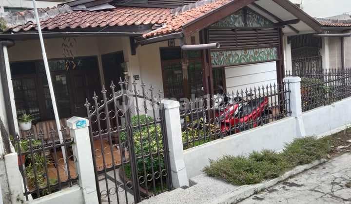 Rumah Bagus Kokoh Kawasan Sejuk dan Asri di Dago