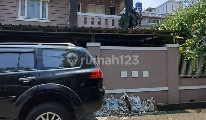 Rumah Bagus 2 Lantai Lingkungan Nyaman di Turangga Jalan Lebar