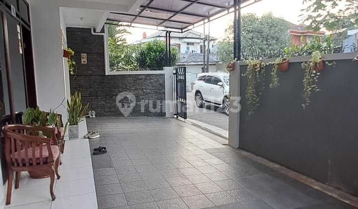 Rumah Bagus 2 Lantai Jalan Lebar di Kembar Sayap Bkr
