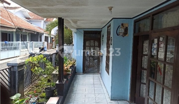 Rumah Lama Kokoh di Komplek Margahayu Soekarno Hatta Buah Batu