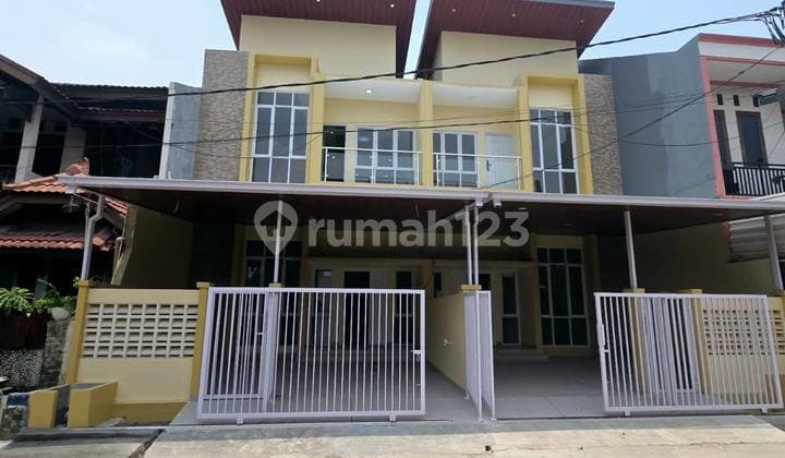 Rumah 2Lt Bangunan Baru Full Renovasi Lokasi Strategis di Permata Harapan Baru Kota Harapan Indah Bekasi