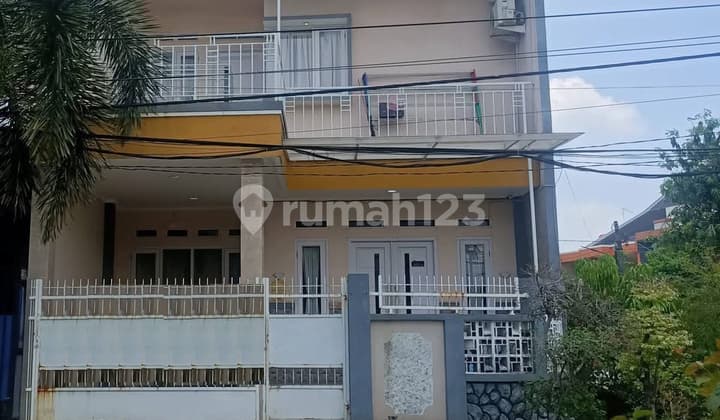 Rumah Full Furnished 2Lt bisa KPR di Permata Haralan Baru Kota Harapan Indah Bekasi
