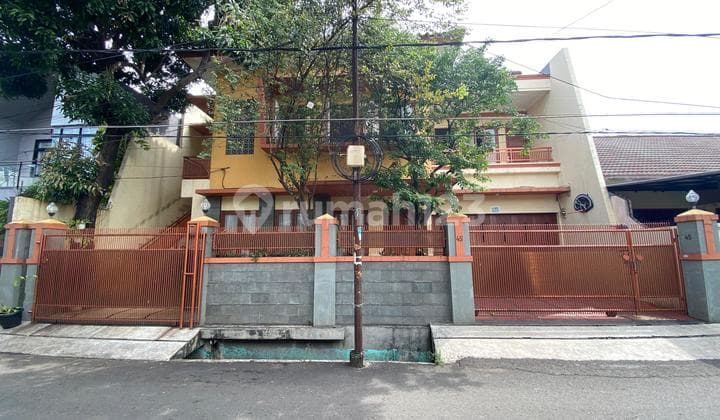 Rumah 2 Lantai Bagus SHM di Cipinang Lontar, Jakarta Timur