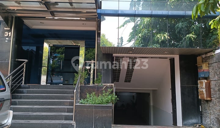 Low-Rise 6-Story Office Building 500m2 SHM on Jl Tanah Abang