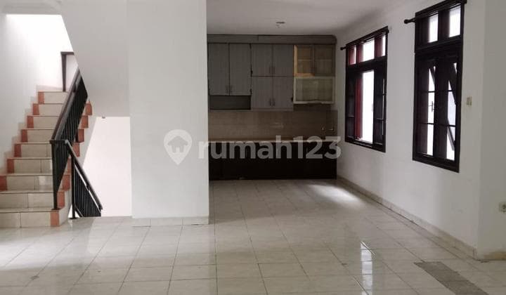 Dijual Rumah Di Gading Pelangi Utama, Siap Huni, 200m, 3 Lantai, Shm Bagus, Bbs Banjir, Lokasi Strategis