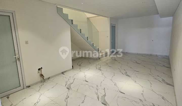 Rumah 2 Lantai, Gading Pelangi, Bebas Banjir, Siap Huni, Sudah Renov