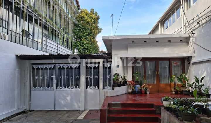 dijual Rumah Pinggir Jalan Dipatiukur Bandung Peruntukkan Usaha, Depan Kampus, luas 456 m2, luas bangunan 280 m2, harga Rp. 11 miliar nego