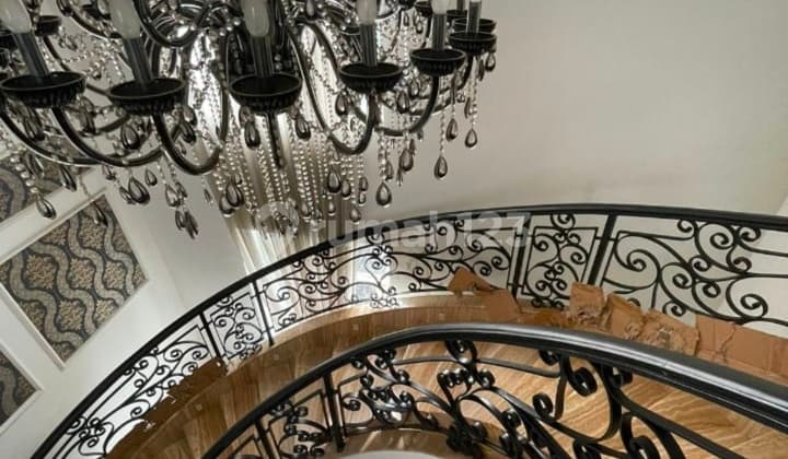 Nice 3-Story House in Pondok Indah, Land Area 508 m², Building Area 700 m², Price 24 Billion.