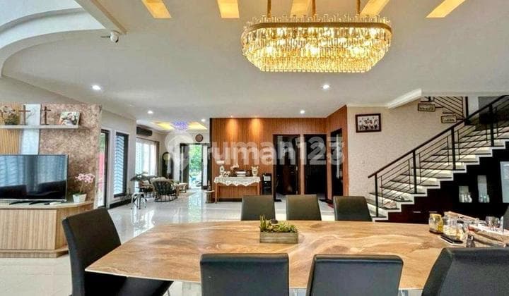 Rumah Mewah Di The Green Bsd City Ada Swimming Pool