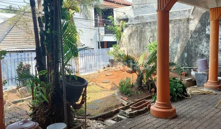 The old house at the bend of the coachman's land