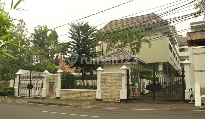 Rumah Dalam Bentuk Guest House, 2 Gedung, 3 Lantai dan 2 Lantai