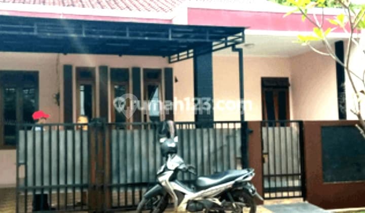 Rumah Siap Huni Dalam Komplek Dekat ke Pintu Tol