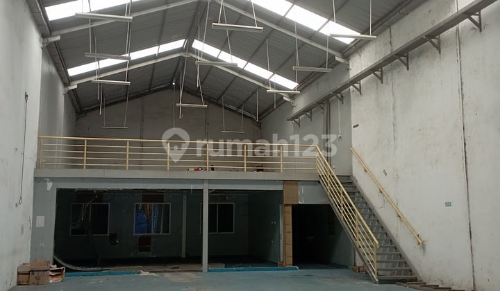 Gudang Siap Pakai di Sawangan Megah Strategis