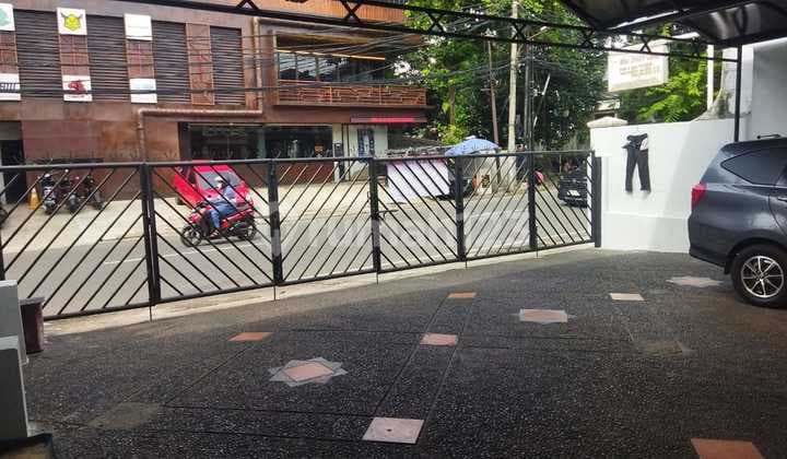 Rumah Samping Jalan Raya Cocok Untuk Usaha