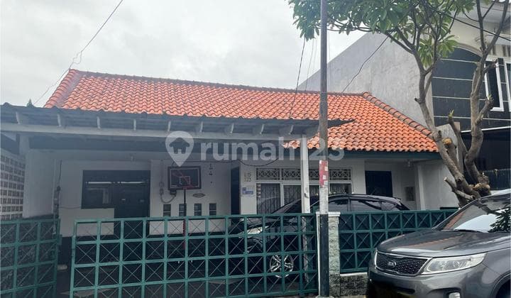 House For Sale In North Meruya, Kembangan, Inside A Strategic Complex