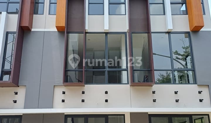 Ruko 3 Lantai Di Samping Universitas Atmajaya Bsd
