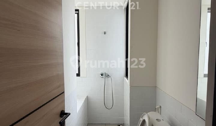 Rumah Dua Lantai Jual Cepat Siap Huni di Lippo Karawaci Tangerang