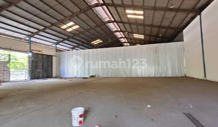 Translated to English:
For Rent Warehouse Ancol Barat Size 30x30 = 900 M2 Container Access Ready to Use