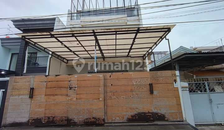 FOR SALE: NICE HOUSE IN SUNTER PARADISE, SIZE 7.5X23.3, EAST FACING, 2.5 FLOORS, ATTRACTIVE PRICE NEGOTIABLE