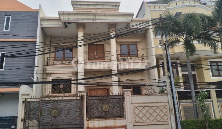 English translation: Sold House, Agung Permai Raya, Size 10X17, Strategic Location on Main Road, Attractive Price, Rare Find