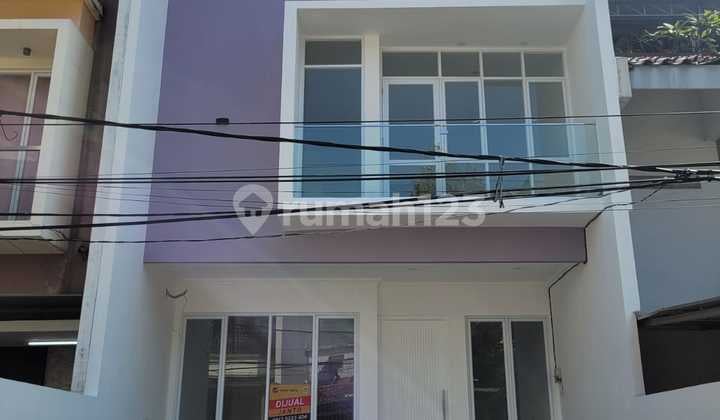 Dijual Rumah Brand New Kelapa Hibrida Kelapa Gading Uku 6X15 Hdp Selatan 3,5 Lantai Bagus Siap Huni