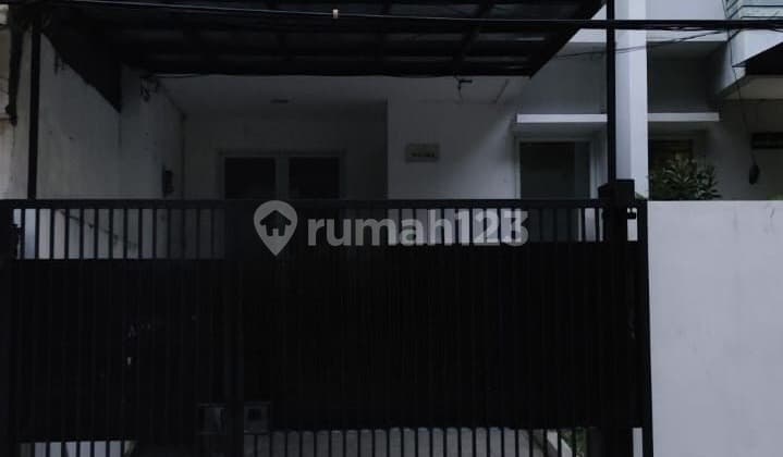 Rented Roadside House Suitable for Business 4.5x20 Main Road 2 Floors Good Location Rarely Available
