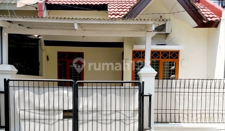 Quick Sale of a Ready-to-occupy House at Nusaloka, BSD City