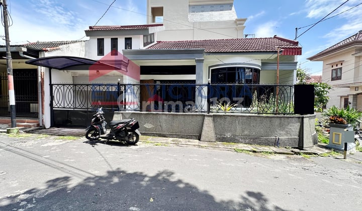 Rumah Strategis Tidar Posisi Hook Jalan Depan Lebar, Lingkungan Nyaman