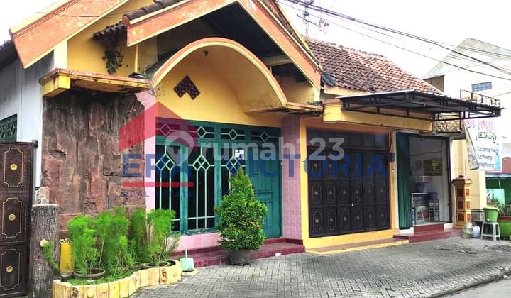 Rumah + Ruko Jual Posisi Hook di Jalan Utama Ngawi
