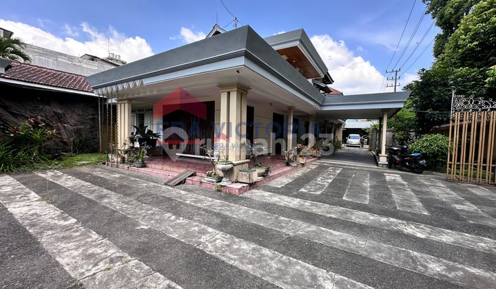 Rumah Hook Vintage Area Klojen Malang, Lokasi Premium Dekat Rampal & Stasiun Kota