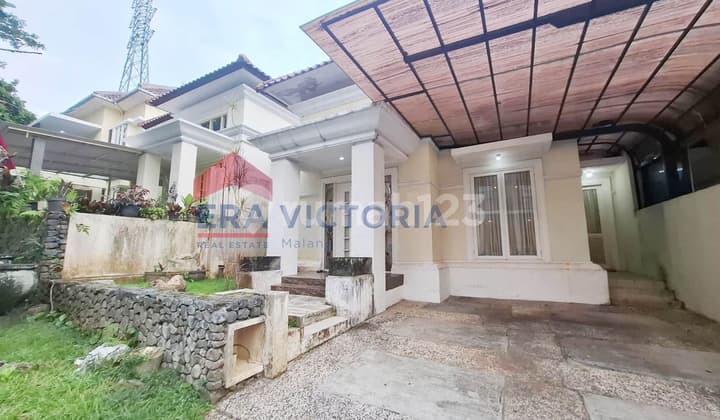 Cluster Home with Easy Access to Highway, Terminal, and Public Facilities.