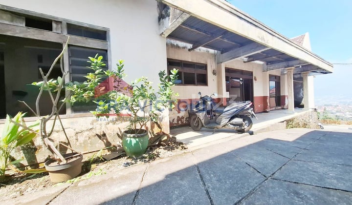 Villa Nyaman Batu Dekat Selecta & Hotel Purnama Cocok untuk Invesatasi