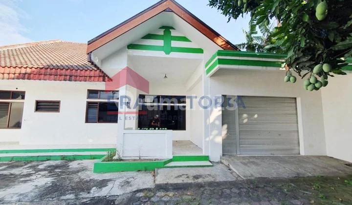 Lokasi Usaha Potensial! Rumah Pinggir Jalan Raya Muncar Dekat Bank & Kuliner