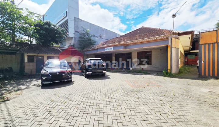 Ruang Usaha Multifungsi Lokasi Komersial Ideal untuk Gudang & Kantor