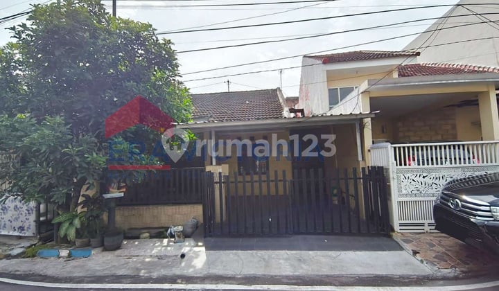 Rumah Strategis Tengah Kota Perum Padat Penduduk Akses Tol Dekat