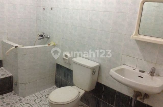 Dijual Rumah Semi Furnished di Villa Valensia Lontar, Surabaya
