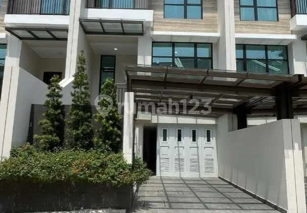 Disewakan Rumah Cluster Mewah di Townhouse Pondok Indah Jakarta Selatan
