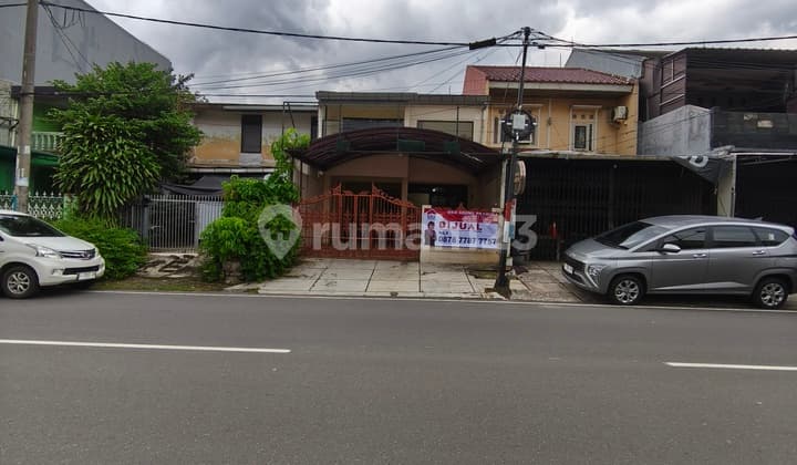 Rumah 2 Lantai Pinggir Jalan Raya Cocok untuk Usaha